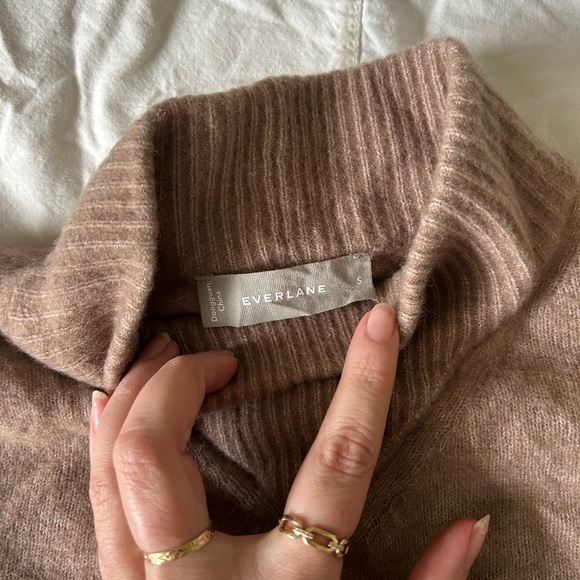 EUC Everlane The Cozy-Stretch Pullover - Picture 4 of 7
